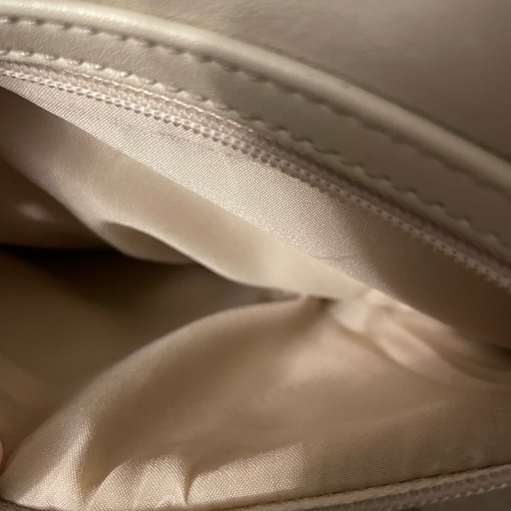 Aurielle Ivory Leather Multi-compartment Crossbody Purse - Picture 11 of 14